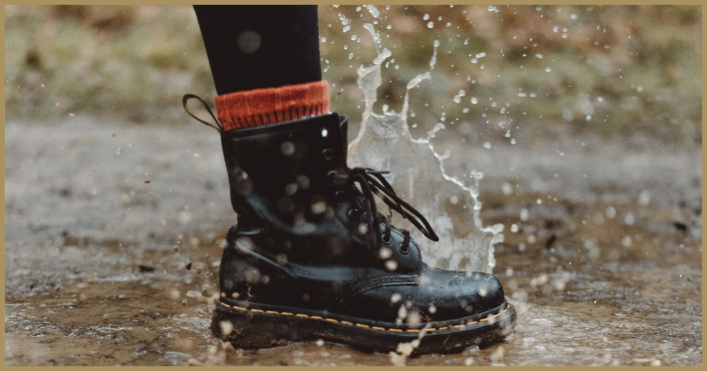 Weersomstandigheden en de impact op je sneakers